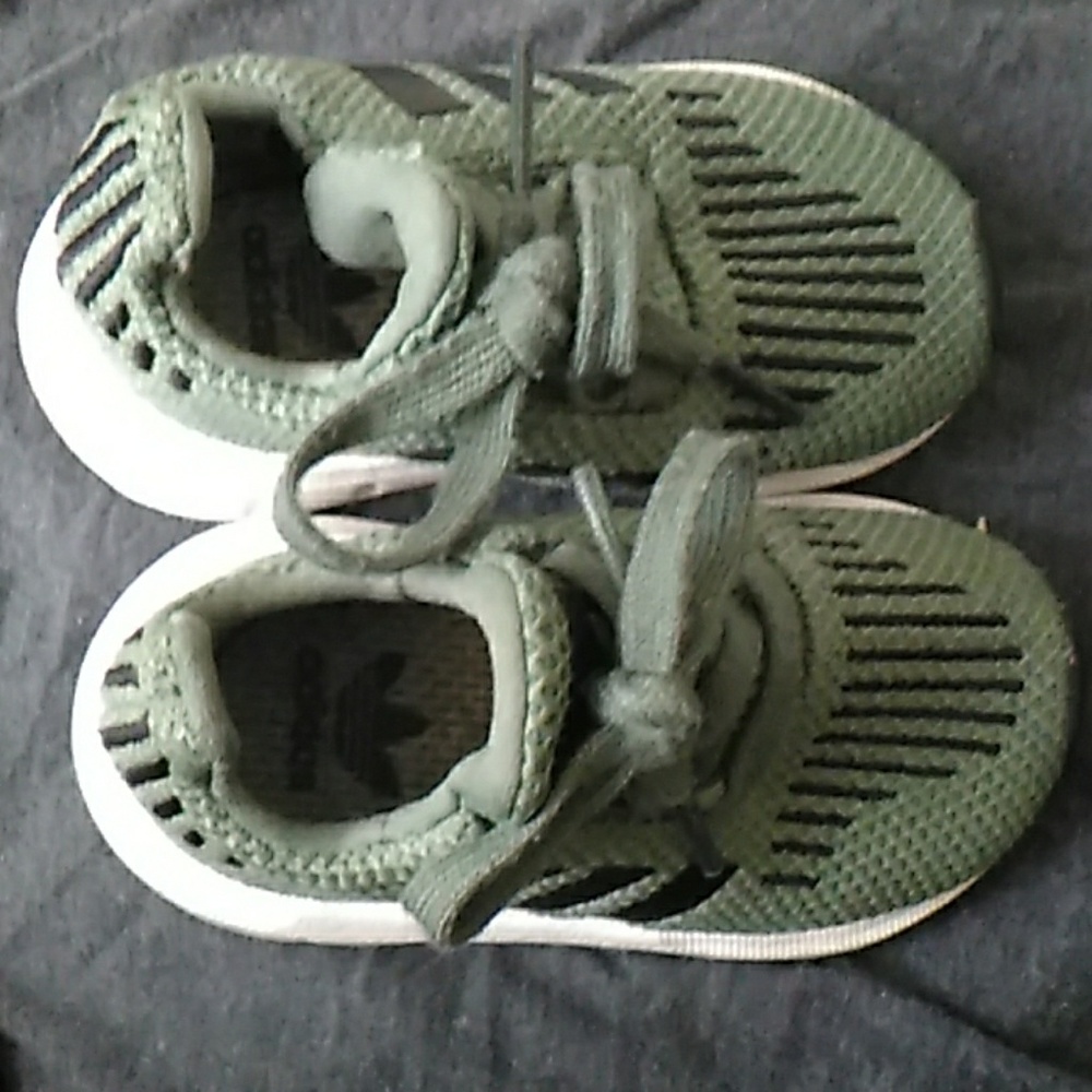 one pair of size 5 toddler Adidas - Picture 1 of 3